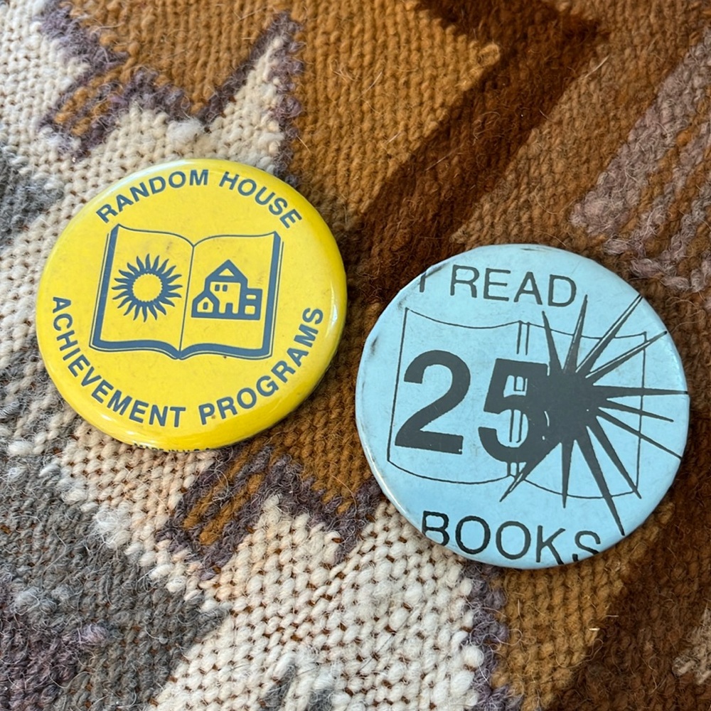 Vintage Set - Pin Buttons - Random House & I Read 25 Books